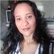 Licenciada en informática y emprendedora, quiere apoyar con sus conocimientos y exoerienciad a aquellas personas que deseen aprender el arte de la moda para tener un ingreso extra